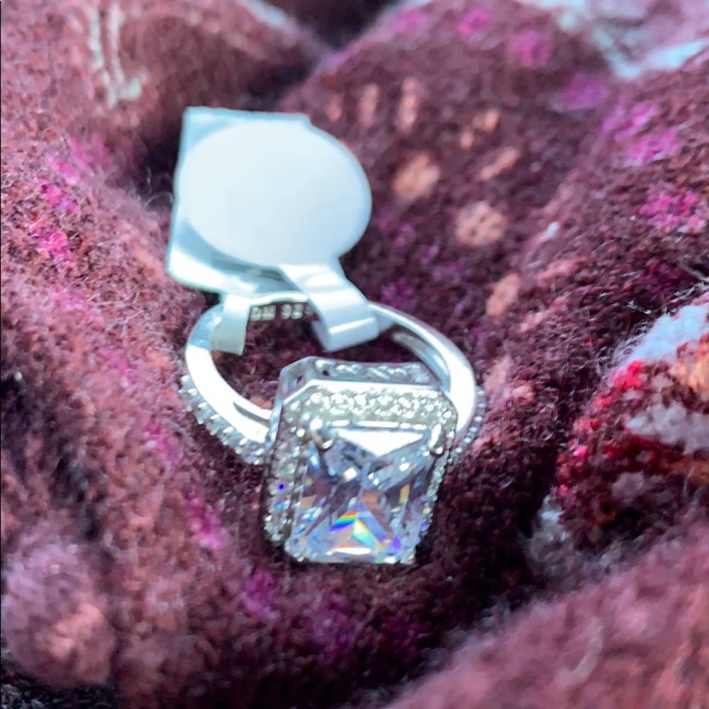 3ct Emerald shape Engagement Ring size 7 - Picture 8 of 10